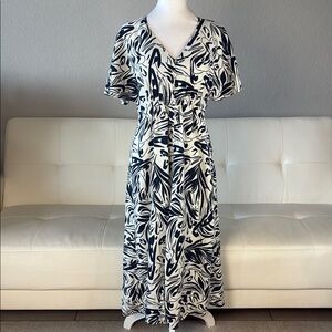 Grae Linen Beautiful Blue and White Patterned V-Neck Midi Dress - Wide Sleeve